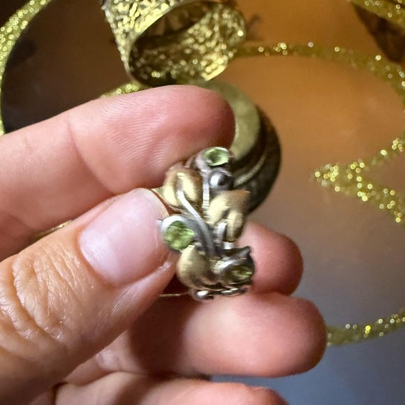 Barbara Bixby Peridot and ss vine ring with vintage filigree antique case. - Picture 6 of 17